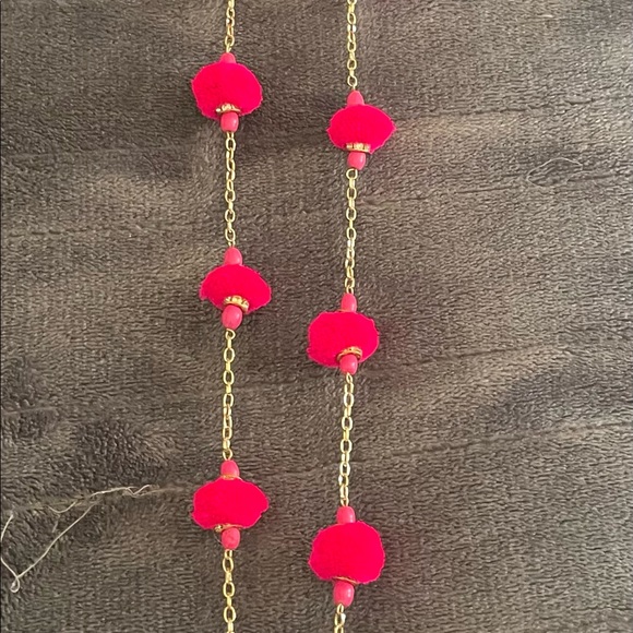 Necklace with dark pink pom poms very unique and beautiful brand new necklace - Picture 3 of 7